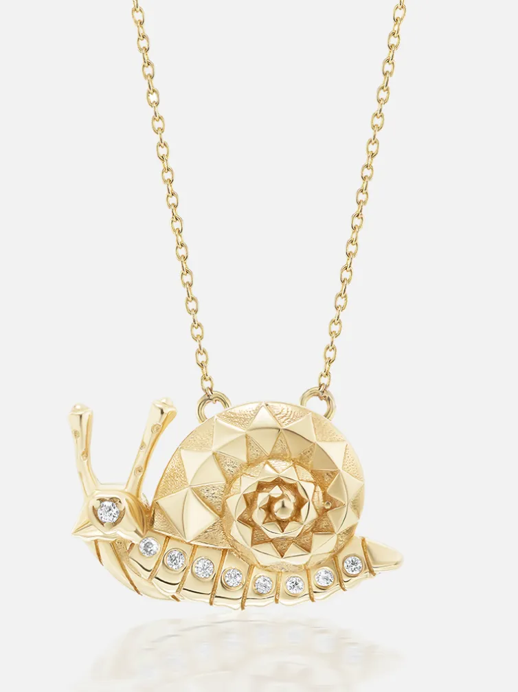 Mini Snail Pendant Necklace Diamond